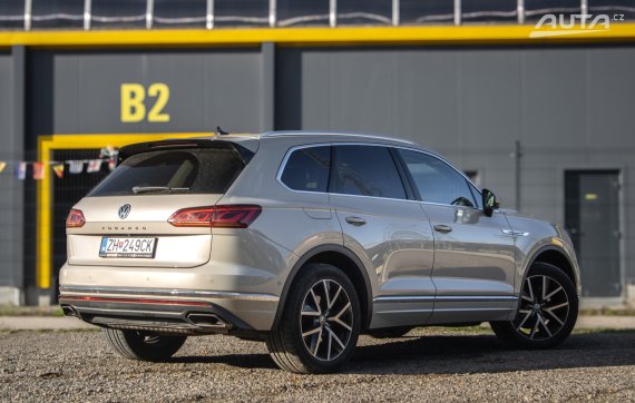Volkswagen Touareg 3.0 TDI Elegance 4Motion / 170kW / A8 / ZÁRUKA / AJ NA SPLÁTKY / PROTIÚČET 2020 hnědá