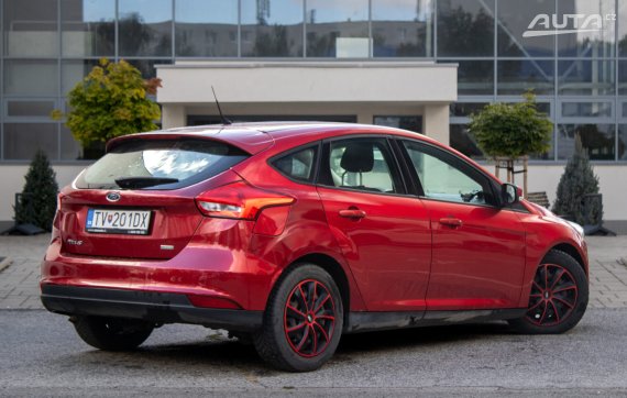 Ford Focus 1.0 EcoBoost Trend / 74kW / M5 / ZÁRUKA / AJ NA SPLÁTKY / PROTIÚČET 2015 červená