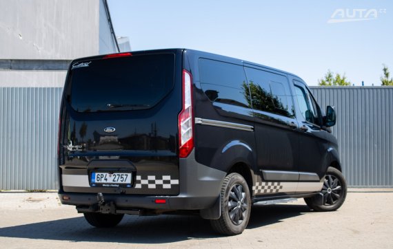 Ford Tourneo Custom 2015 černá