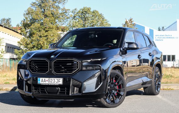 BMW XM 50e xDrive Plug-in Hybrid AT8, 350 kW (2024) / AJ NA SPLÁTKY / PROTIÚČET 2024 - hlavní pohled
