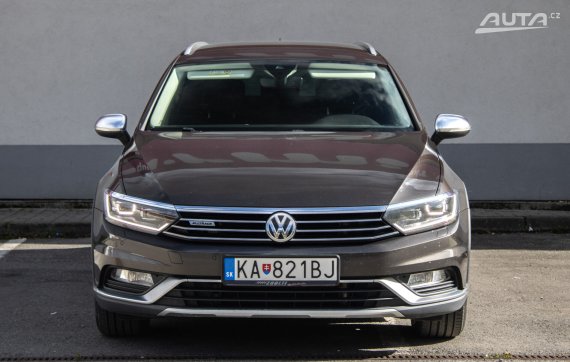 Volkswagen Passat Alltrack 2.0 BiTDI BMT Highline DSG / 176kW / A7 / ZÁRUKA / AJ NA SPLÁTKY / PROTIÚČET 2017 hnědá