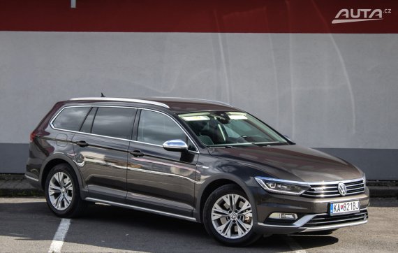 Volkswagen Passat Alltrack 2.0 BiTDI BMT Highline DSG / 176kW / A7 / ZÁRUKA / AJ NA SPLÁTKY / PROTIÚČET 2017 hnědá