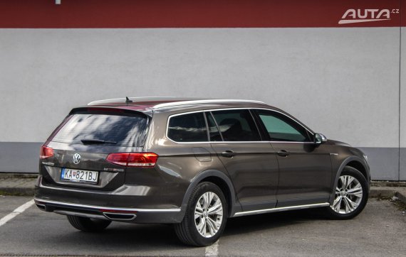 Volkswagen Passat Alltrack 2.0 BiTDI BMT Highline DSG / 176kW / A7 / ZÁRUKA / AJ NA SPLÁTKY / PROTIÚČET 2017 hnědá