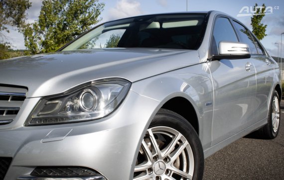 Mercedes-Benz C 200 CDI Sedan W204 2011 stříbrná metalíza
