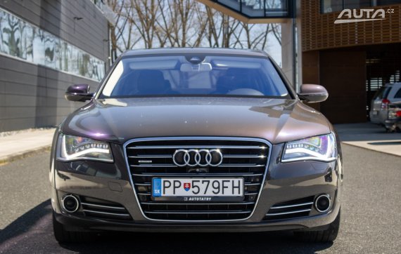 Audi A8 Long 4.0 TFSI V8 quattro tiptronic / 309kW / ZÁRUKA / AJ NA SPLÁTKY / PROTIÚČET 2013 šedá
