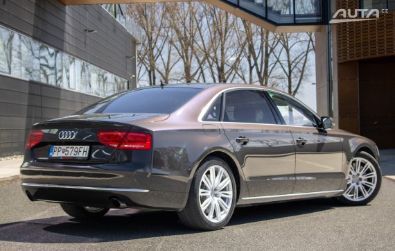 Audi A8 Long 4.0 TFSI V8 quattro tiptronic / 309kW / ZÁRUKA / AJ NA SPLÁTKY / PROTIÚČET 2013 šedá