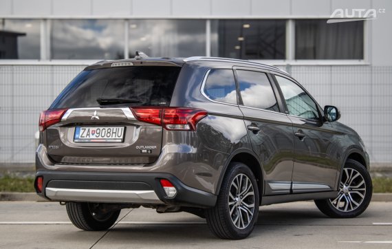 Mitsubishi Outlander Aniversary 100 AT/6 110kW 2018 - 7 Miest / AJ NA SPLÁTKY / PROTIÚČET 2018 hnědá