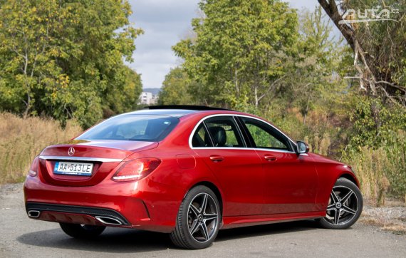Mercedes-Benz C trieda Sedan C180 W205 AMG Line / 85kW / A9 / ZÁRUKA / AJ NA SPLÁTKY / PROTIÚČE 2019 červená