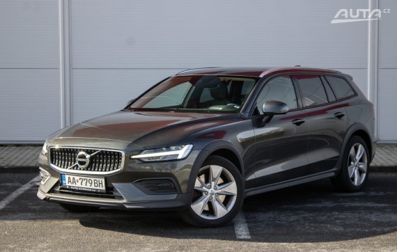 Volvo V60 CC D4 2.0L / 140kW / A8 / ZÁRUKA / AJ NA SPLÁTKY / PROTIÚČET 2019 - hlavní pohled