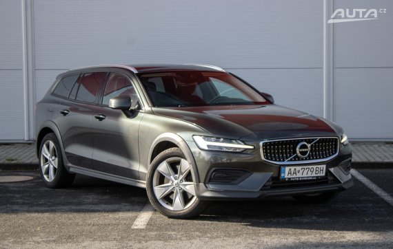 Volvo V60 CC D4 2.0L / 140kW / A8 / ZÁRUKA / AJ NA SPLÁTKY / PROTIÚČET 2019 šedá