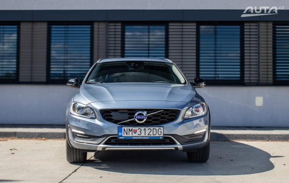 Volvo V60 Cross Country D4 AWD Polestar 140kW AT/6 2018 / AJ NA SPLÁTKY / PROTIÚČET 2018 modrá