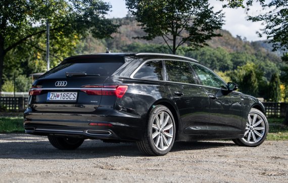 Audi A6 Avant Quattro 170kW AT/8 2018 / AJ NA SPLÁTKY / PROTIÚČET 2018 černá