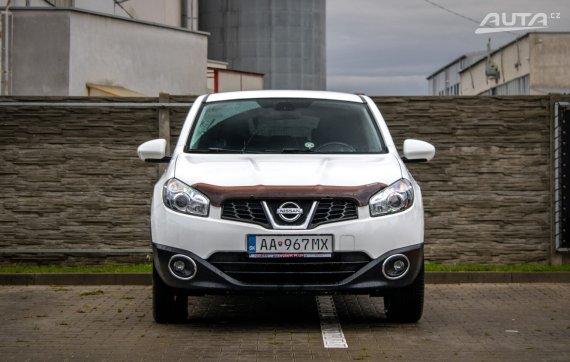 Nissan Qashqai 1.6i Acenta 4x2 (EU5), 86 kW, M5, 5d. / AJ NA SPLÁTKY / PROTIÚČET / 2013 bílá