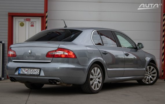 Škoda Superb 2.0 TSI DSG, 147kW, A6 / AJ NA SPLÁTKY / PROTIÚČET / 2012 šedá