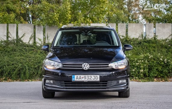 Volkswagen Touran 2.0 TDI SCR 150k Highline DSG, 110 kW, A7 / AJ NA SPLÁTKY / PROTIÚČET / 2020 černá