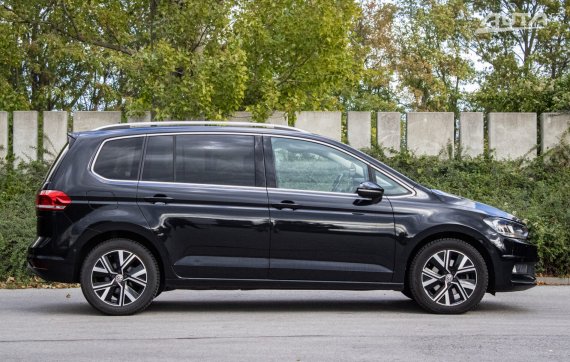 Volkswagen Touran 2.0 TDI SCR 150k Highline DSG, 110 kW, A7 / AJ NA SPLÁTKY / PROTIÚČET / 2020 černá