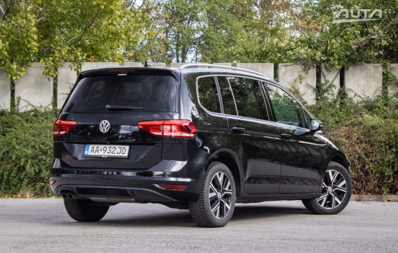 Volkswagen Touran 2.0 TDI SCR 150k Highline DSG, 110 kW, A7 / AJ NA SPLÁTKY / PROTIÚČET / 2020 černá