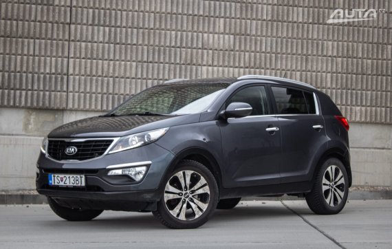 Kia Sportage 2.0 CRDi VGT 2WD, 100 kW, M6, 5d. / AJ NA SPLÁTKY / PROTIÚČET / 2012 - hlavní pohled