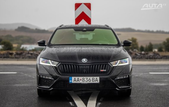 Škoda Octavia Combi 2.0 TDI RS 147kW 4x4 AT/7 2023 / AJ NA SPLÁTKY / PROTIÚČET 2023 černá