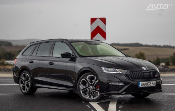 Škoda Octavia Combi 2.0 TDI RS 147kW 4x4 AT/7 2023 / AJ NA SPLÁTKY / PROTIÚČET 2023 černá