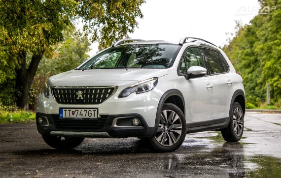 Peugeot 2008 1.2 PureTech Allure 81kW MT/5 2017 / AJ NA SPLÁTKY / PROTIÚČET 2017 - hlavní pohled