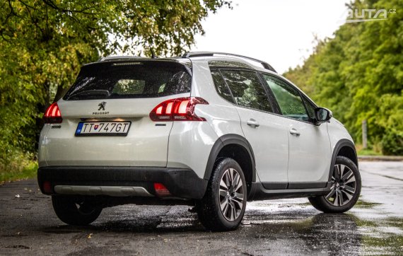 Peugeot 2008 1.2 PureTech Allure 81kW MT/5 2017 / AJ NA SPLÁTKY / PROTIÚČET 2017 bílá