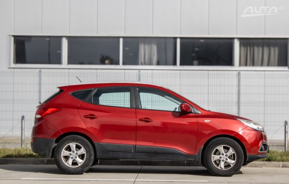 Hyundai ix35 1.7 CRDi VGT 85kW MT/6 2011 / AJ NA SPLÁTKY / PROTIÚČET 2011 červená