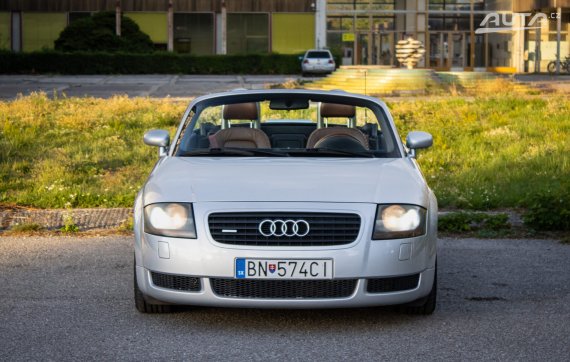 Audi TT Roadster 1.8T quattro Baseball Edition, 165 kW, M6 / AJ NA SPLÁTKY / PROTIÚČET / 2001 šedá