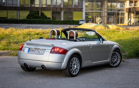 Audi TT Roadster 1.8T quattro Baseball Edition, 165 kW, M6 / AJ NA SPLÁTKY / PROTIÚČET / 2001 šedá