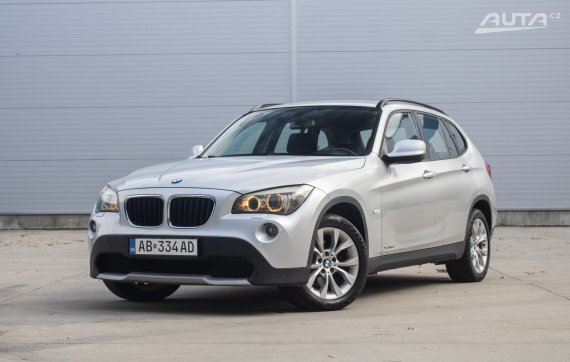 BMW X1 xDrive18d, 105kW (2011) / AJ NA SPLÁTKY / PROTIÚČET / 2011 - hlavní pohled