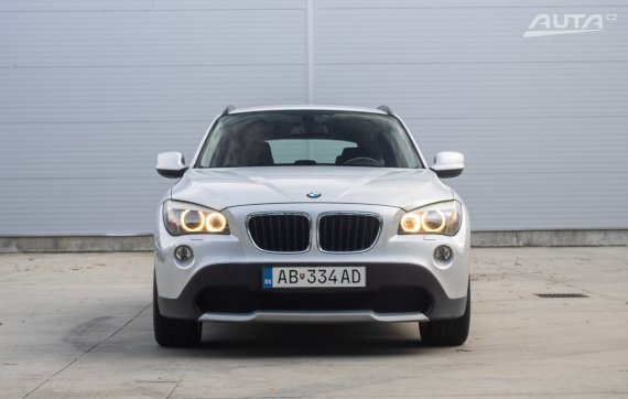 BMW X1 xDrive18d, 105kW (2011) / AJ NA SPLÁTKY / PROTIÚČET / 2011 stříbrná metalíza