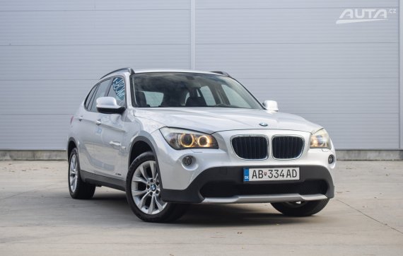 BMW X1 xDrive18d, 105kW (2011) / AJ NA SPLÁTKY / PROTIÚČET / 2011 stříbrná metalíza