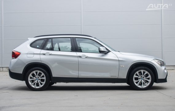 BMW X1 xDrive18d, 105kW (2011) / AJ NA SPLÁTKY / PROTIÚČET / 2011 stříbrná metalíza