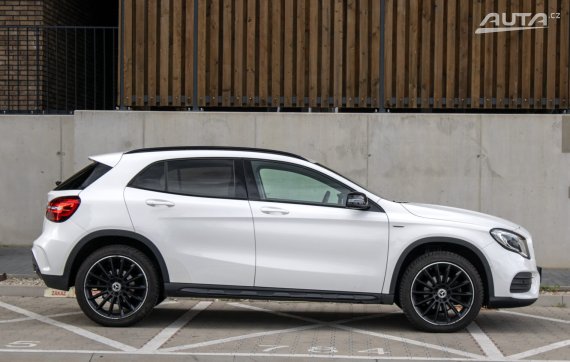 Mercedes-Benz GLA 200d 4Matic AMG Line / 100kW / A7 / ZÁRUKA / AJ NA SPLÁTKY / PROTIÚČET 2019 bílá