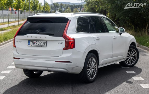 Volvo XC90 2.0 B5 AWD 7m / 173kW / A8 / ZÁRUKA / AJ NA SPLÁTKY / PROTIÚ 2021 bílá
