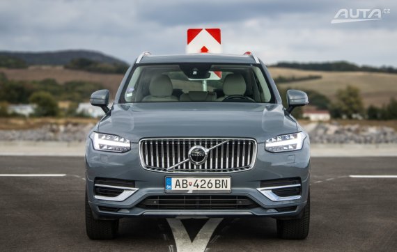 Volvo XC90 Recharge T8 AWD Inscription 294kW AT/8 - 7 Miest / AJ NA SPLÁTKY / PROTIÚČET 2021 šedá