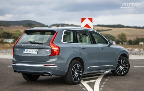 Volvo XC90 Recharge T8 AWD Inscription 294kW AT/8 - 7 Miest / AJ NA SPLÁTKY / PROTIÚČET 2021 šedá