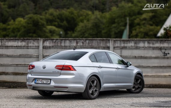 Volkswagen Passat 2.0 TDI BMT Highline 110kW AT/6 2016 / AJ NA SPLÁTKY / PROTIÚČET 2016 stříbrná metalíza