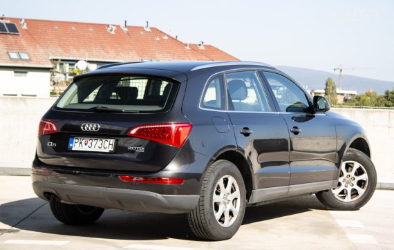 Audi Q5 2.0 TDI 170k Quattro AT/7 2009 / AJ NA SPLÁTKY / PROTIÚČET 2009 šedá