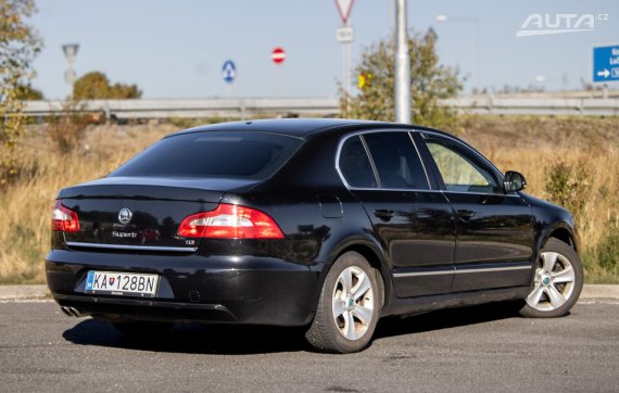 Škoda Superb 2.0 TDI DSG / 103kW / A6 / ZÁRUKA / AJ NA SPLÁTKY / PROTIÚČET 2011 černá