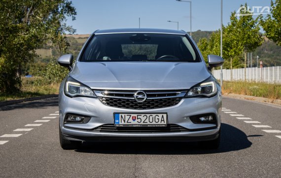 Opel Astra + 1.4 Turbo, 92kW, M6, 5d. / AJ NA SPLÁTKY / PROTIÚČET / 2017 stříbrná metalíza