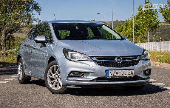 Opel Astra + 1.4 Turbo, 92kW, M6, 5d. / AJ NA SPLÁTKY / PROTIÚČET / 2017 stříbrná metalíza