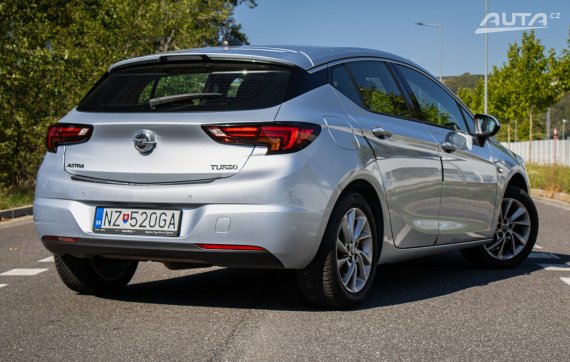 Opel Astra + 1.4 Turbo, 92kW, M6, 5d. / AJ NA SPLÁTKY / PROTIÚČET / 2017 stříbrná metalíza