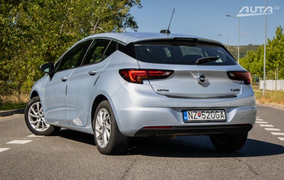Opel Astra + 1.4 Turbo, 92kW, M6, 5d. / AJ NA SPLÁTKY / PROTIÚČET / 2017 stříbrná metalíza