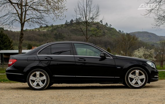 Mercedes-Benz C 200 W204 CDI Avantgarde / 100kW / A7 / AJ NA SPLÁTKY / PROTIÚČET 2012 černá