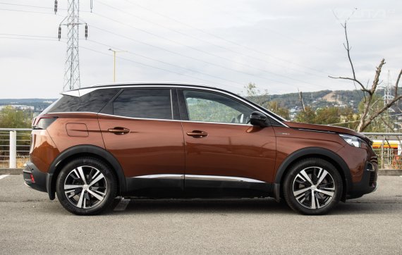 Peugeot 3008 1.6 Hybrid4 4x4 e-EAT8, 221kW (2020) / AJ NA SPLÁTKY / PROTIÚČET / 2020 hnědá