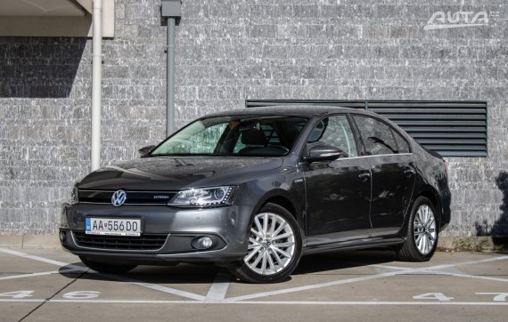 Volkswagen Jetta Hybrid 1.4 TSI Comfortline, 110 kW, A7 /  AJ NA SPLÁTKY / PROTIÚČET / 2013 - hlavní pohled