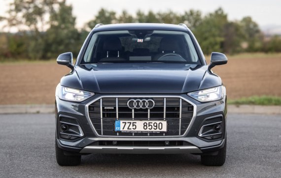 Audi Q5 2022 AWD 150kW 2022 šedá