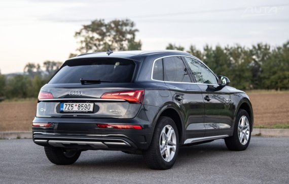 Audi Q5 2022 AWD 150kW 2022 šedá