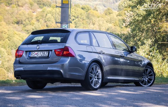 BMW Rad 3 Touring 330d  xDrive A/T E91, 180kW, A6 / AJ NA SPLÁTKY / PROTIÚČET / 2009 šedá